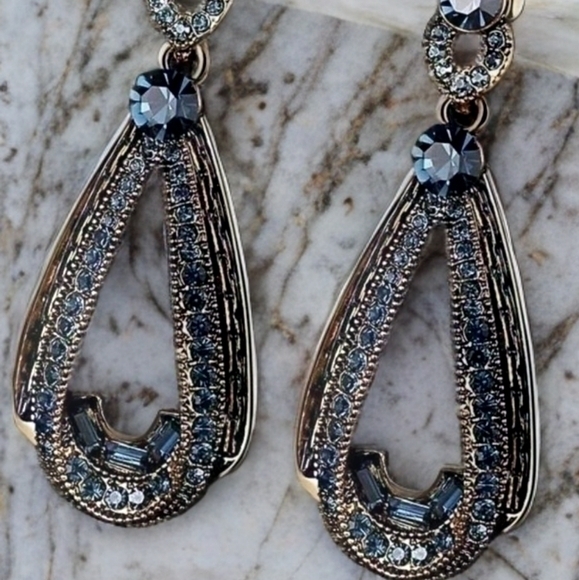 ANTHROPOLOGIE BLUE GEMSTONE DROP EARRINGS - Picture 1 of 3